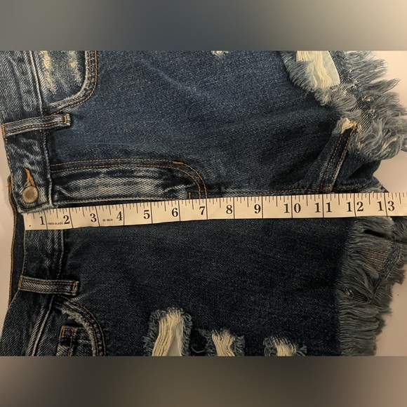 KanCan Signature Shorts Distressed High Rise Pockets Women’s Size Medium NEW - Picture 8 of 14